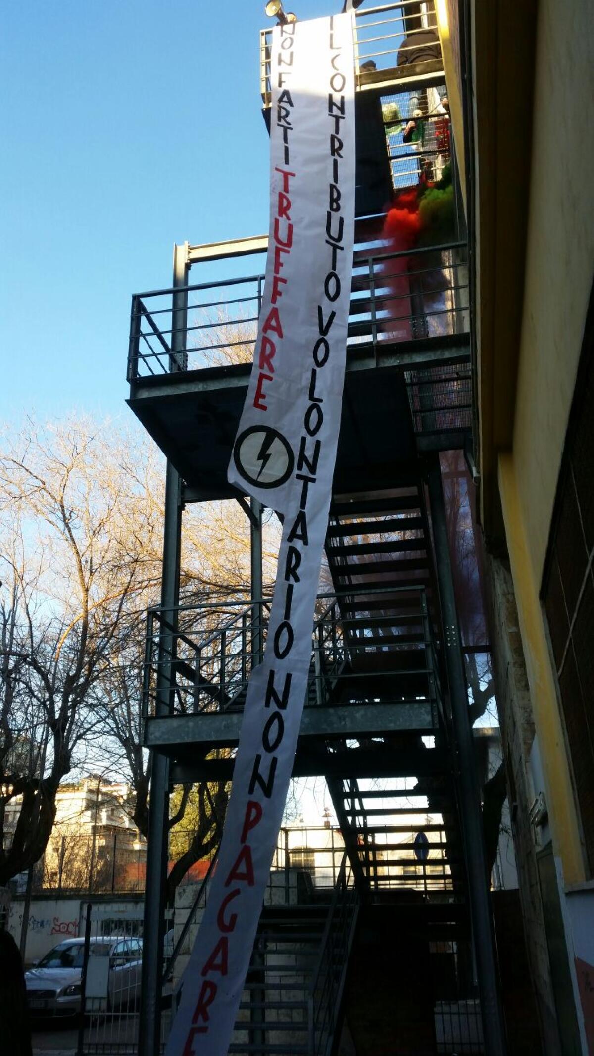 Blocco Studentesco, blitz all'istituto Masi contro il contributo volontario obbligatorio - Il blitz del Blocco Studentesco