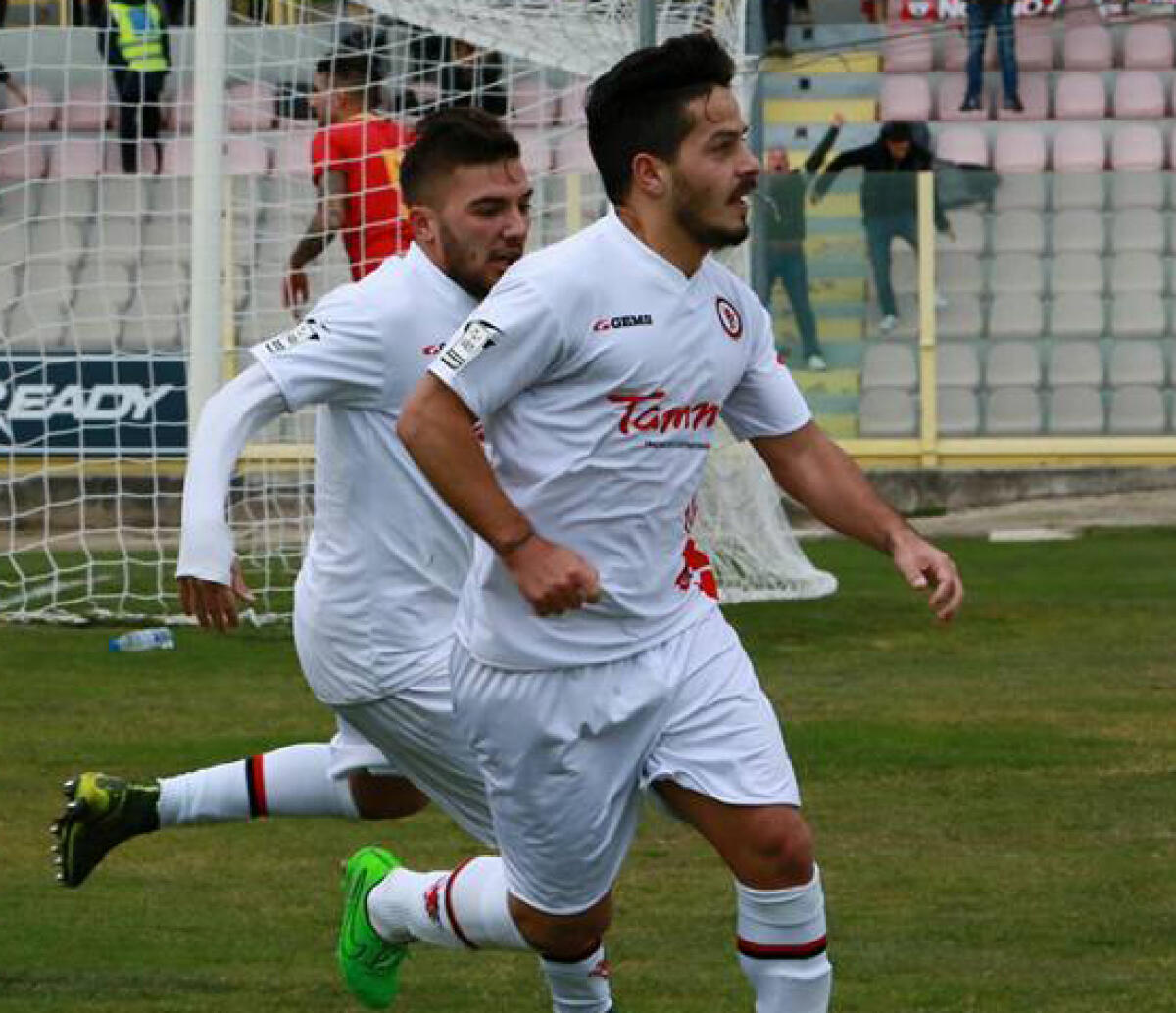 Il Foggia stende il Catanzaro. Al Ceravolo finisce 3 a 0 per i rossoneri - Foto Credits: Foggia Calcio