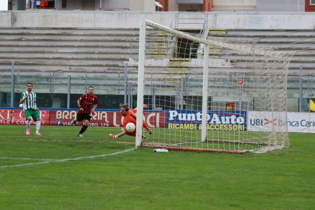 Floriano-Sarno-Vacca: Il Foggia cala il tris e sbanca Monopoli - 