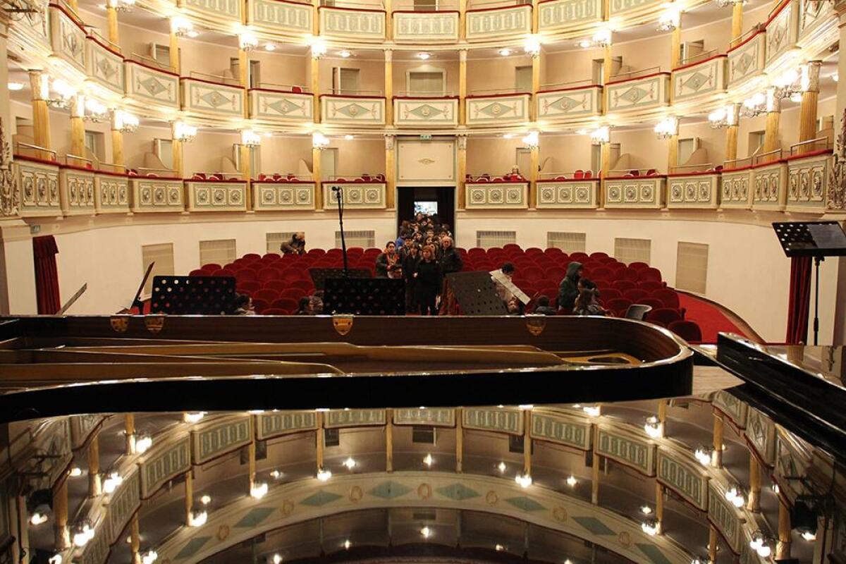 Teatro Umberto Giordano, grande successo per "Il Teatro Ha Classe" - 