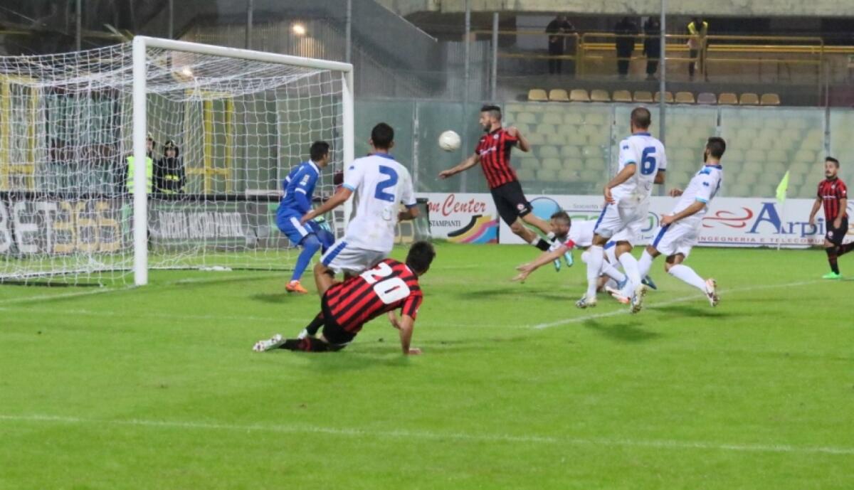 Foggia-Fidelis Andria, i precedenti allo Zaccheria - 24/10/2015 Foggia-Andria 1-0, la rete di Iemmello al 93'
