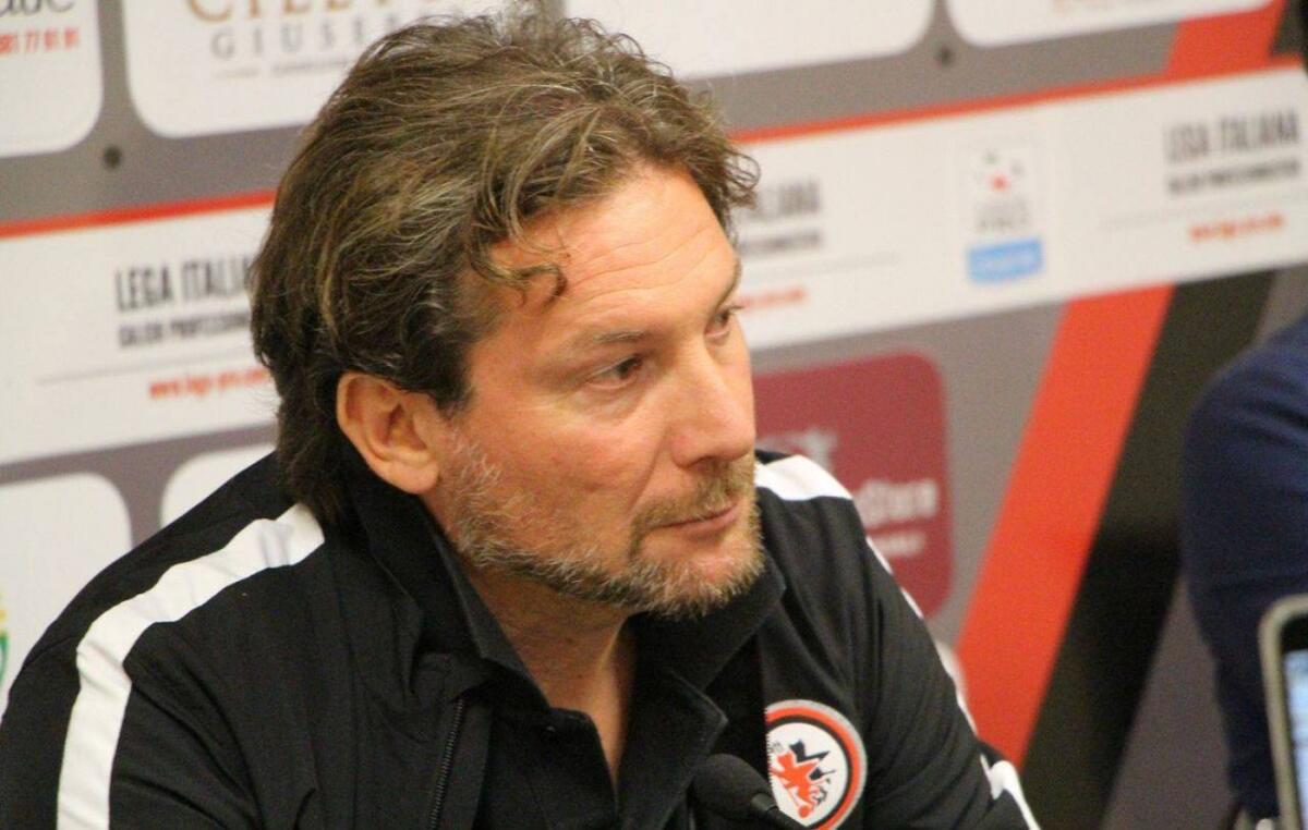Stroppa: "L'espulsione ci ha tagliato le gambe, terzo gol irregolare. Penalizzati dagli episodi" - 