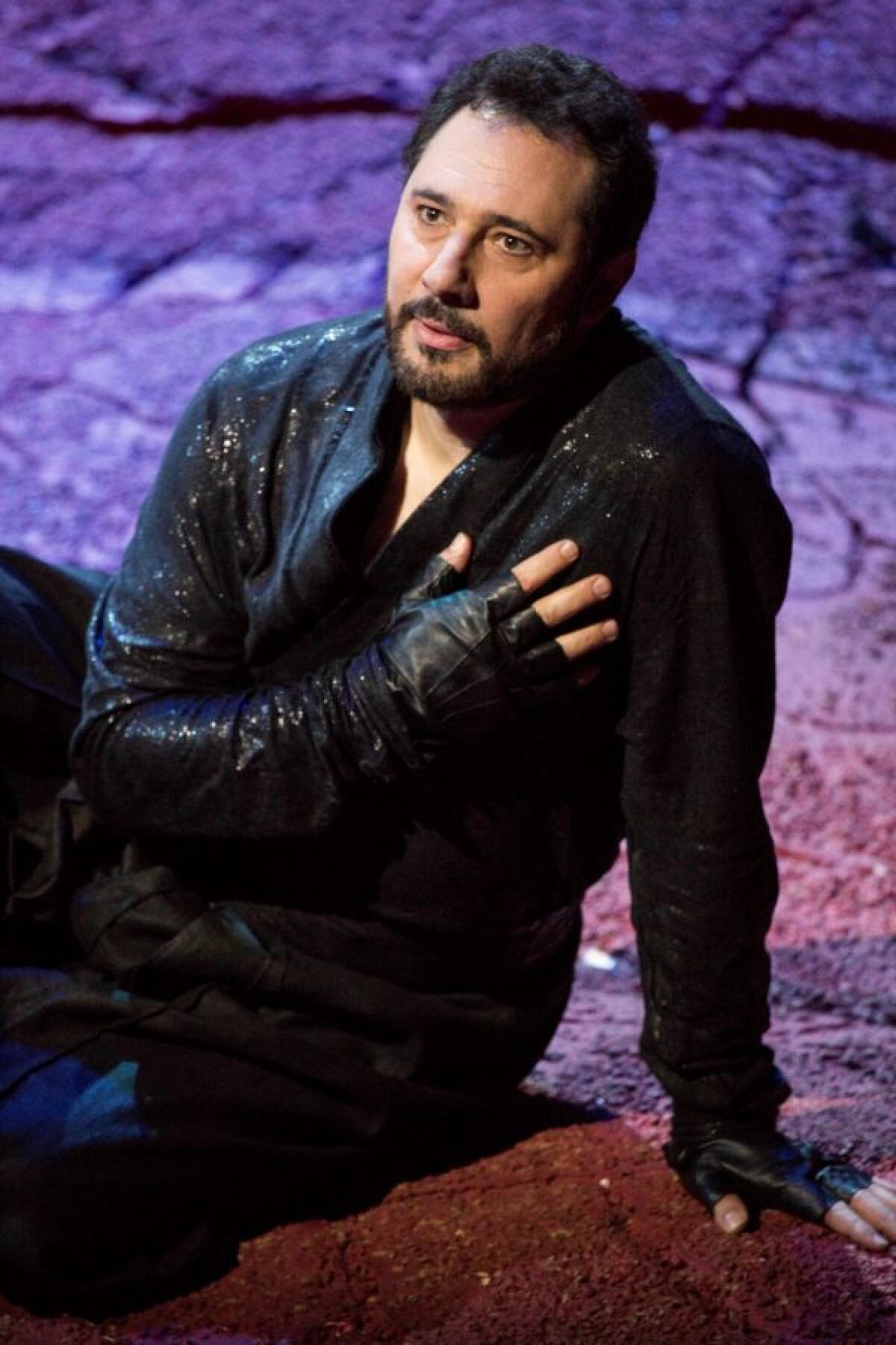 Puntata speciale del Tg3 sul ritorno a Foggia della lirica - Turandot di Giacomo Puccini (Finale Luciano Berio)  Direttore: Riccardo Chailly  Regia: Nikolaus Lehnhoff  Scene: Raimund Bauer  Costumi: Andrea Schmidt-Futterer  Luci: Duane Schuler  Coreografia: Denni Sayers
