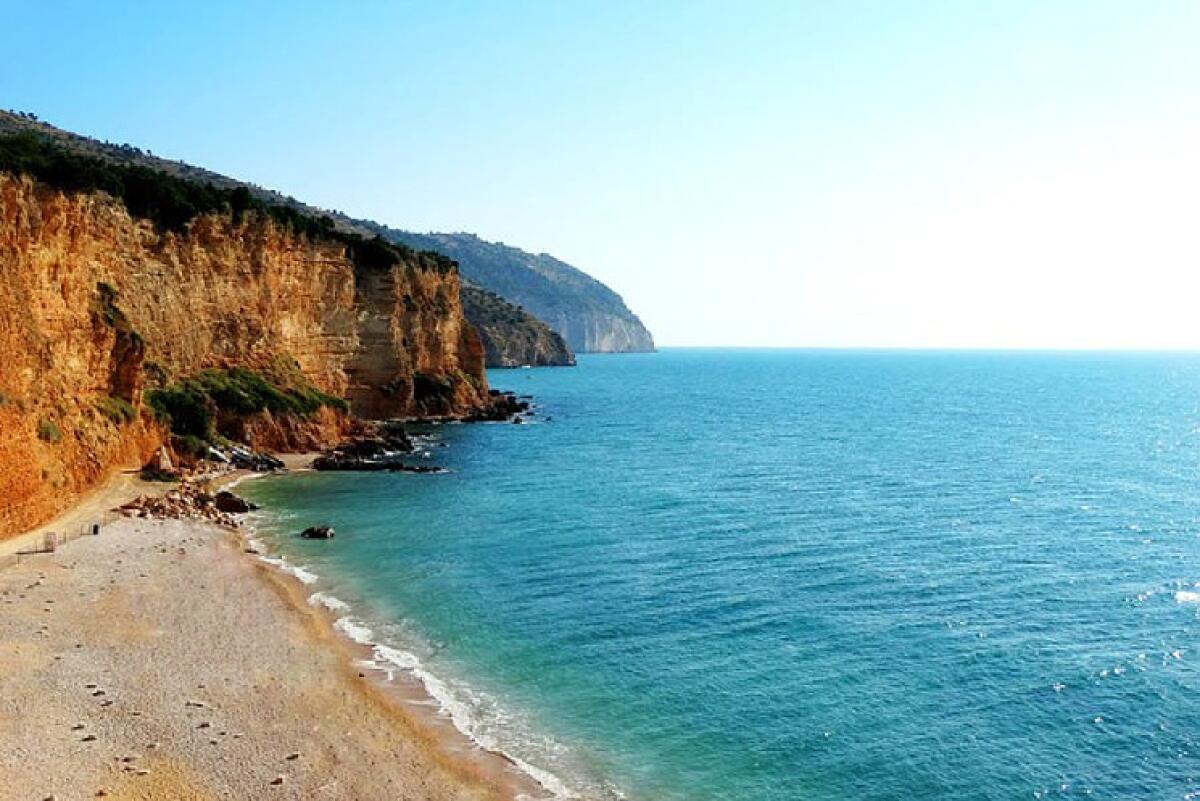 Baia di Punta Rossa, Mattinata, tra le 15 Spiagge più belle d'Italia per il 2017 - 
