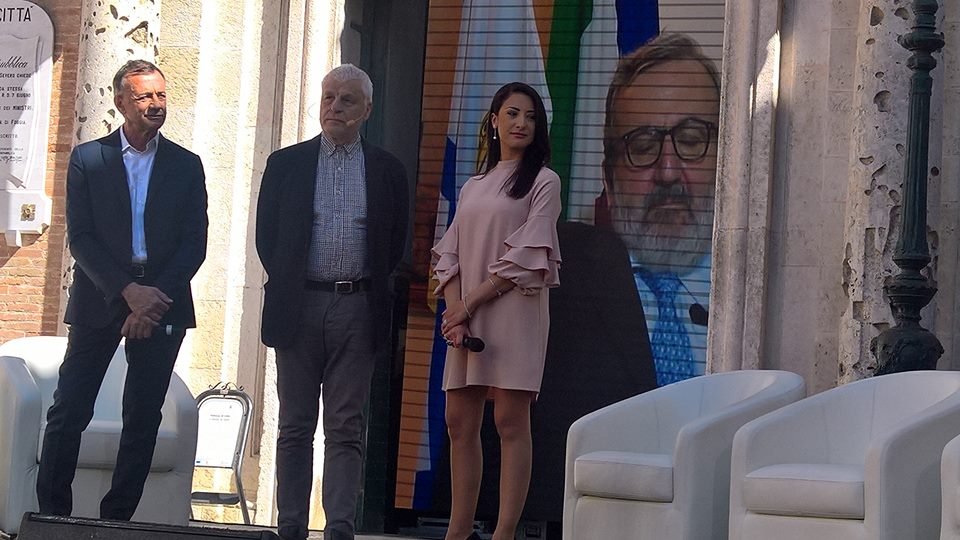 Michele Placido, Albano e tutti gli altri ospiti alla manifestazione “Un 25 aprile per la legalità”.
