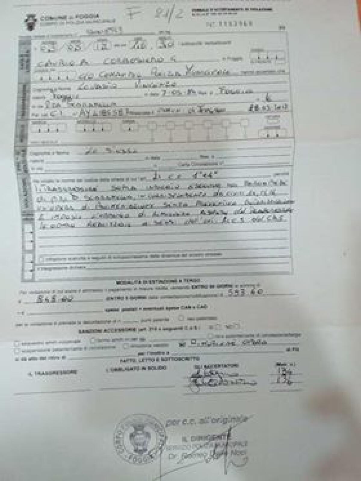 Ripristina i marciapiedi di Piazza Scaramella, ma la Polizia Locale lo punisce con una multa da 850€ - 