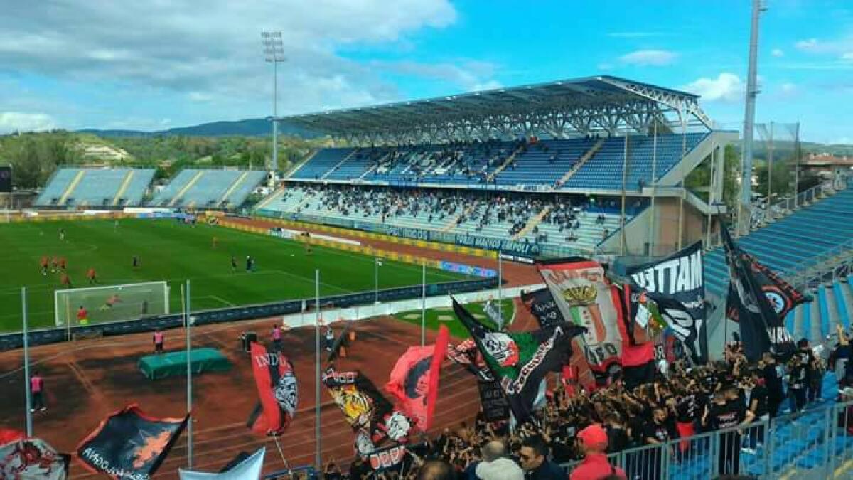 Fumogeni nel settore ospiti: altra multa in arrivo per il Foggia Calcio - 