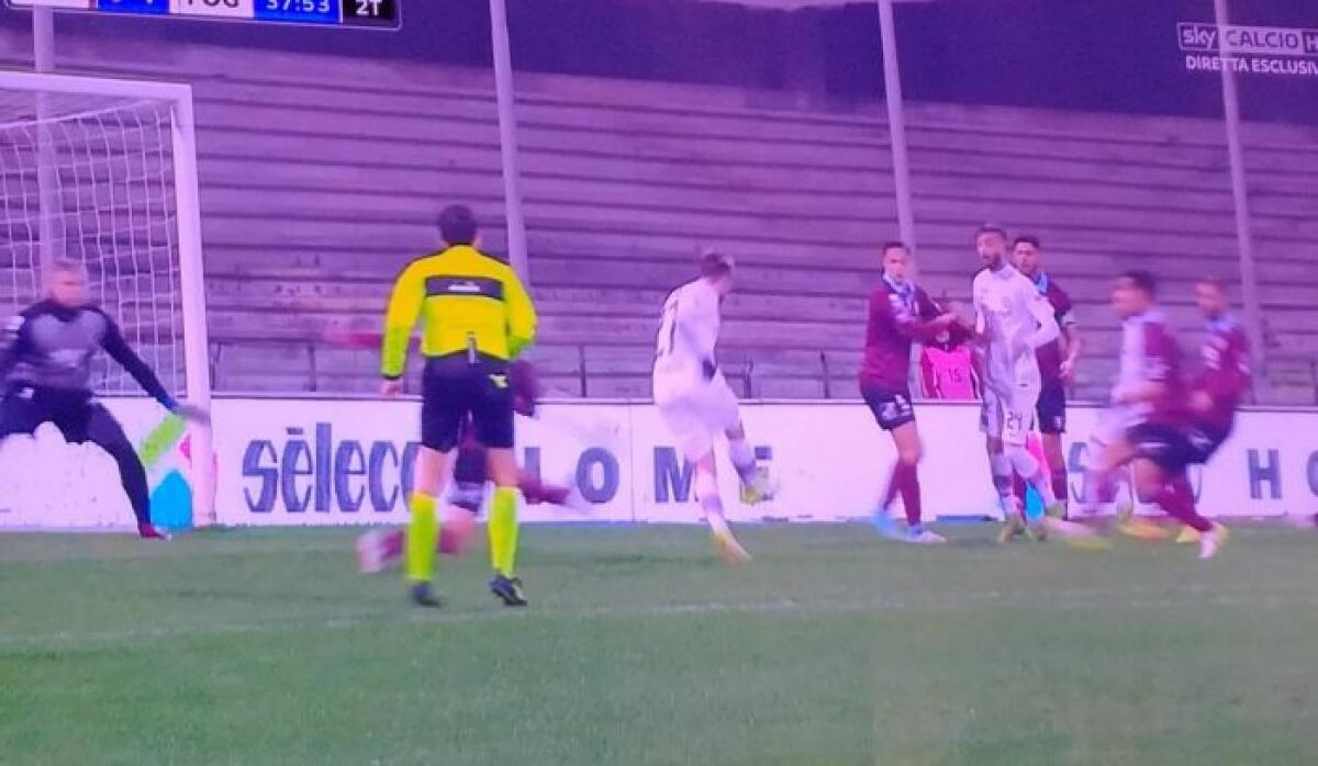 Colpaccio del Foggia all'Arechi. Floriano e Agazzi stendono la Salernitana - 