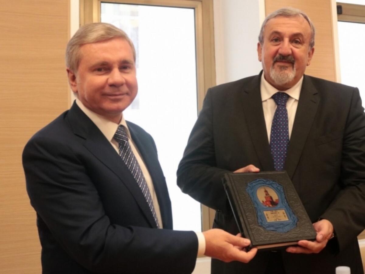 Italia-Russia, storico accordo tra Puglia e Mosca - Puglia Emiliano Riceve Il Ministro Del Governo Di Mosca Sigliamo Accordi Che Intendiamo Mantenere 1537785139 Grande