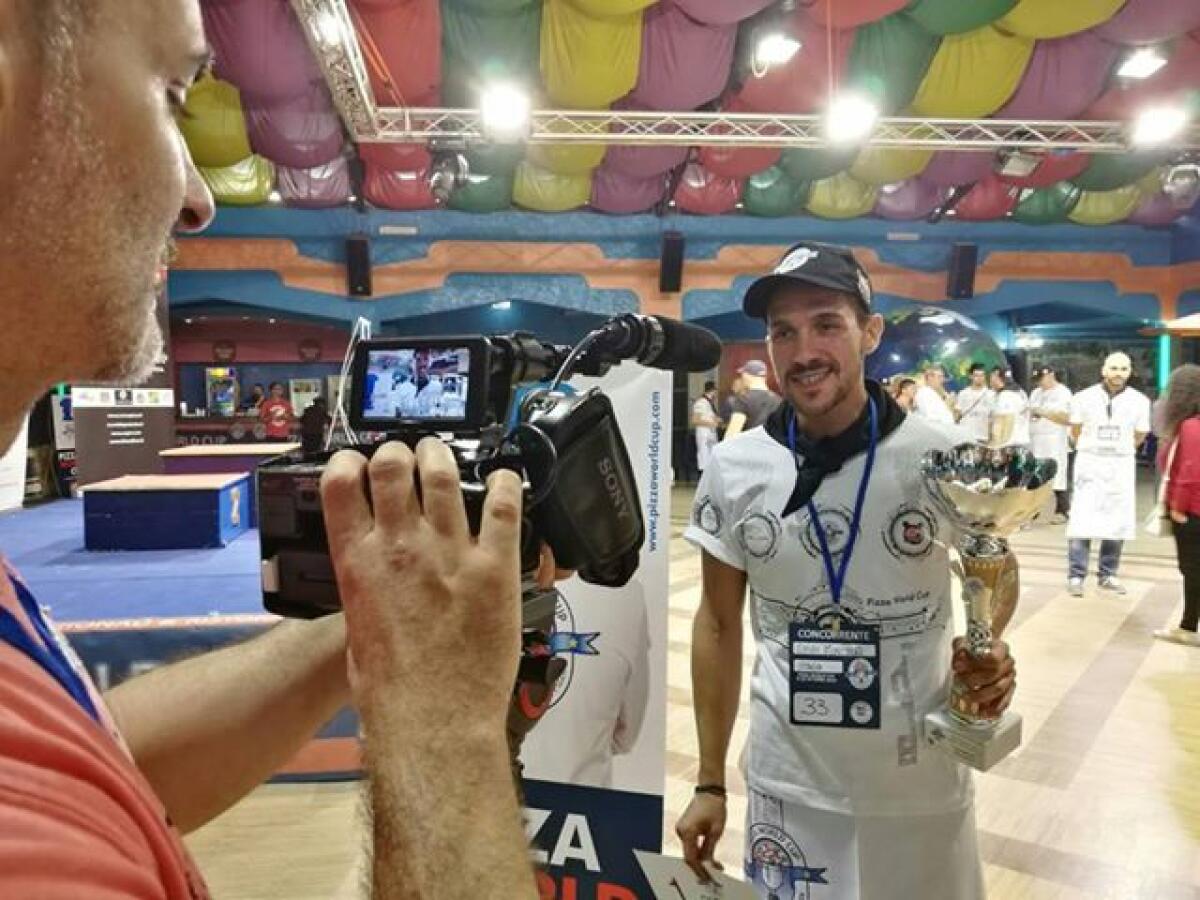 Luigi Montuori è il campione della pizza fritta - Luigi Montuori Vincitore
