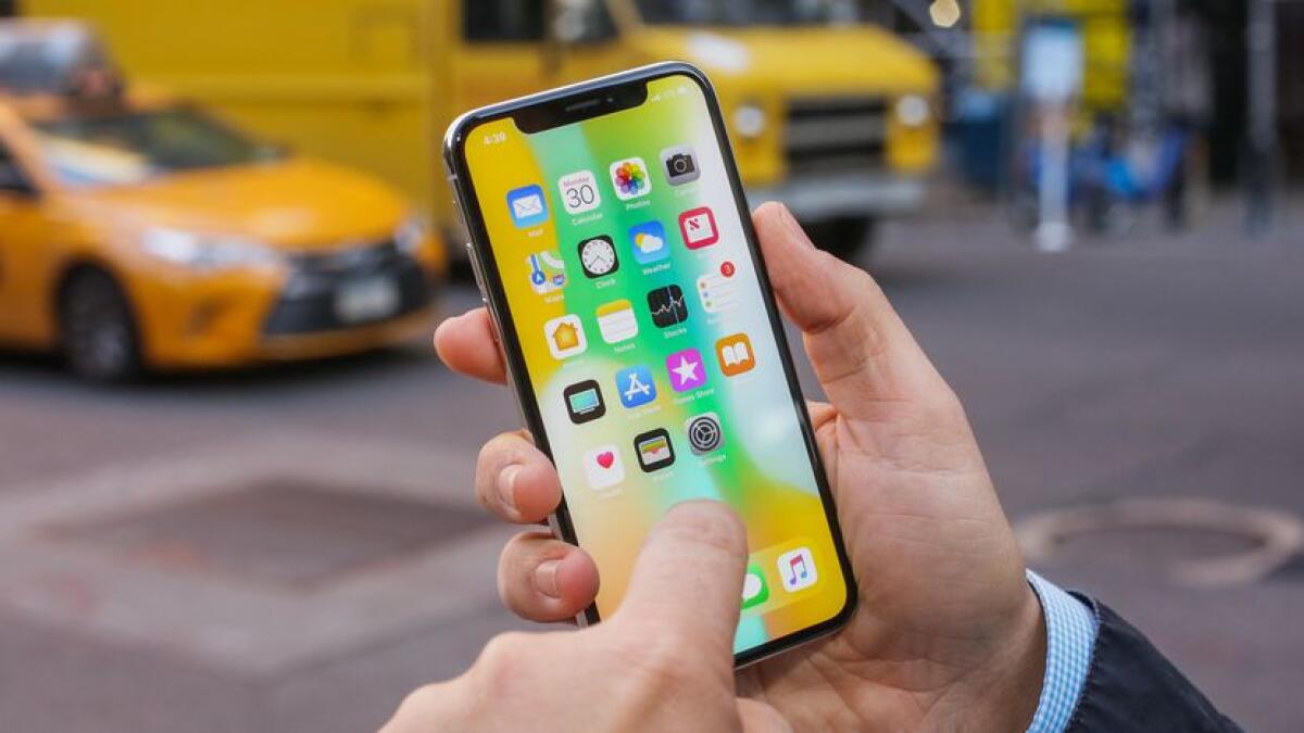iPhone e Samsung per un totale di 18.000 euro. Regalo di natale per i dirigenti ATAF - 