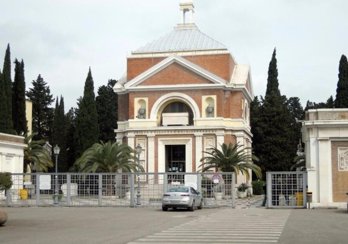 Fontanelle rotte al cimitero: la segnalazione di una lettrice - 