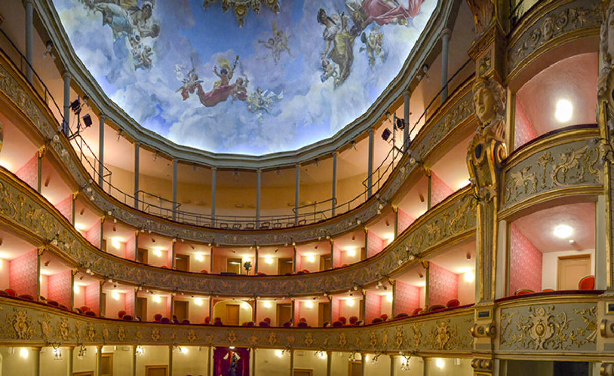Teatro Garibaldi, l'antico teatro di Lucera considerato il "Petruzzelli in miniatura" - Crediti Foto: Italiavirtualtour.it