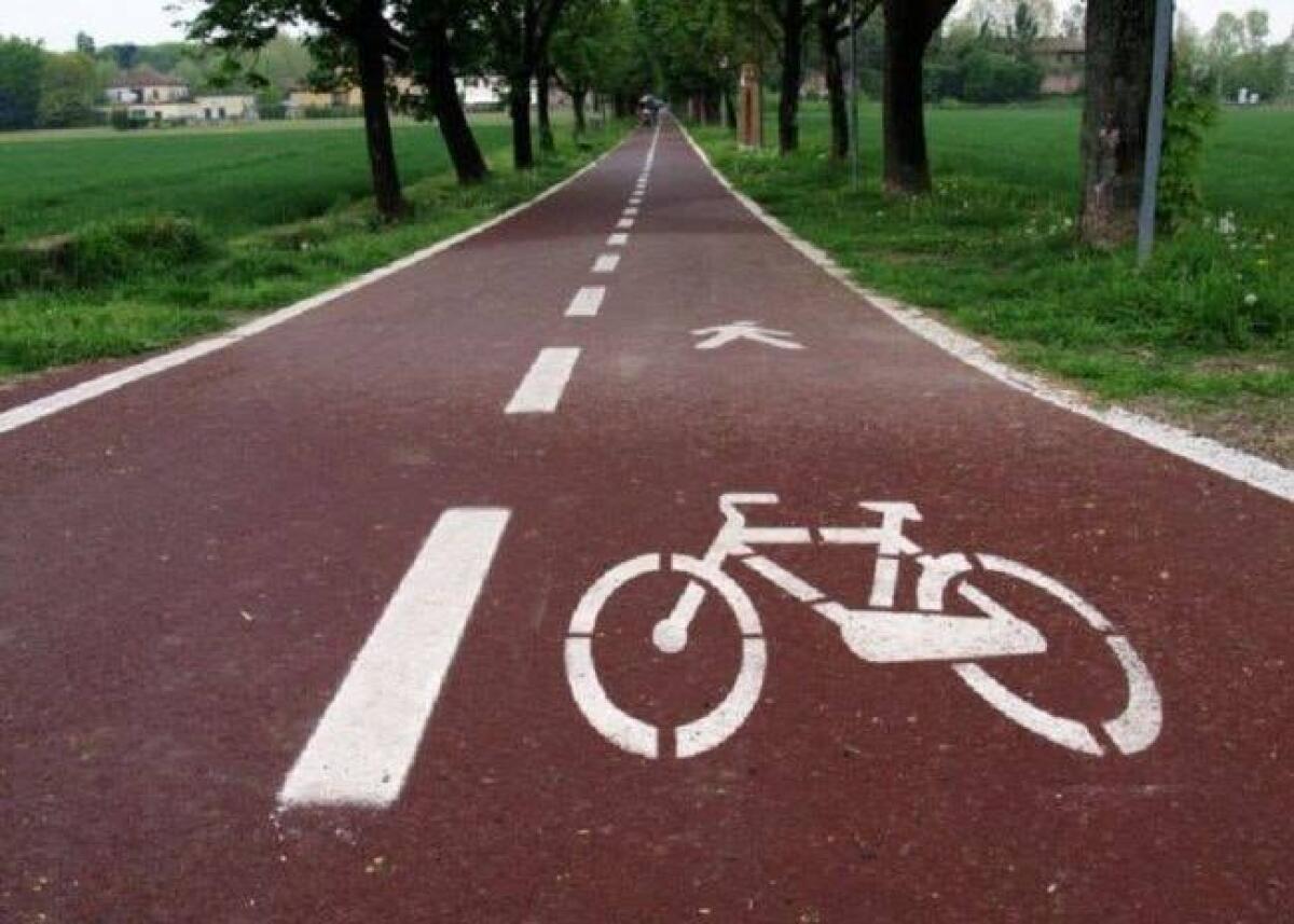 Arriva la pista ciclabile che collegherà la Stazione al Gino Lisa, i foggiani a Landella: "Pensa alle buche" - 