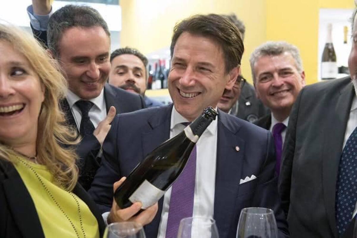 Vinitaly, il Premier Conte brinda alla Puglia col Nero di Troia - 