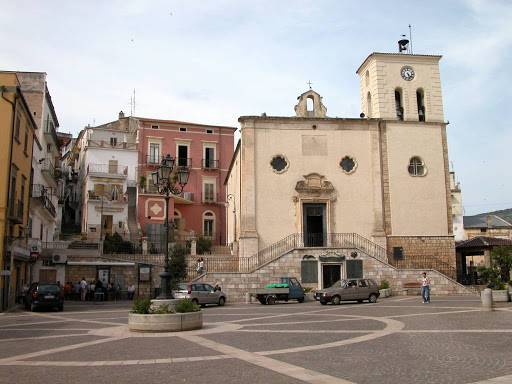 Chiesa di San Cirillo nella Piazza centrale di Carpino - Ph. Credit: Hotel Morcavallo
