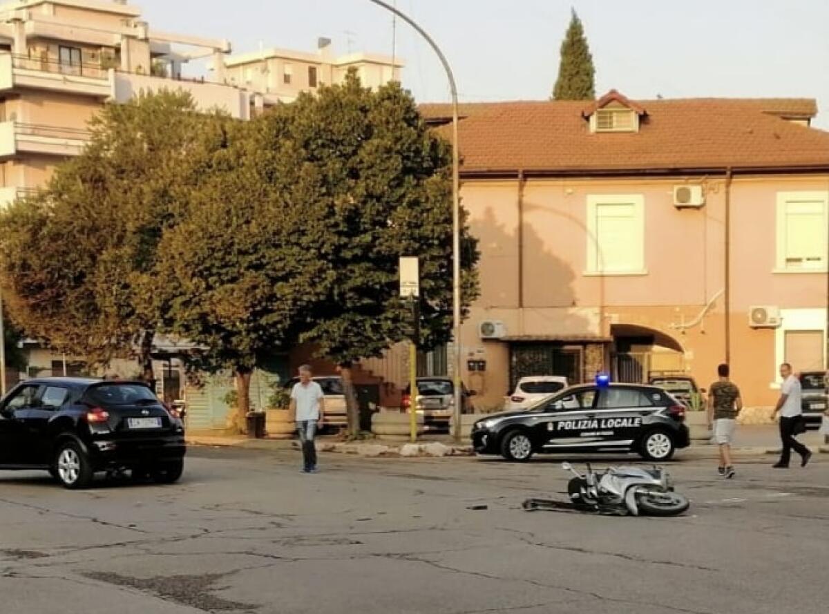 Incidente stradale in viale Candelaro: ferito un motociclista - 