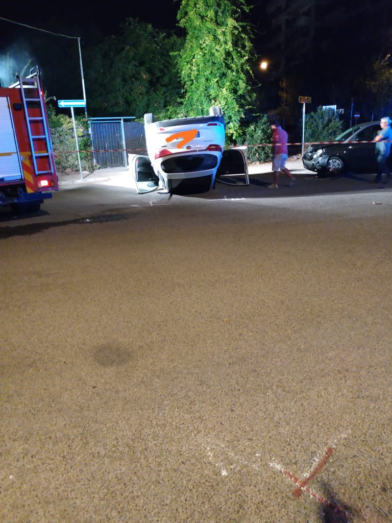 Grave incidente stradale in via Rovelli: auto si ribalta