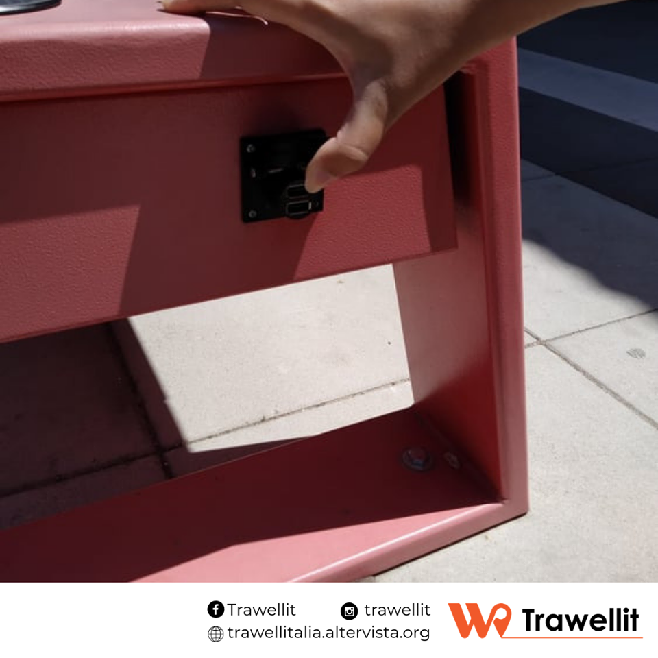 Troia, installate modernissime panchine hi-tech