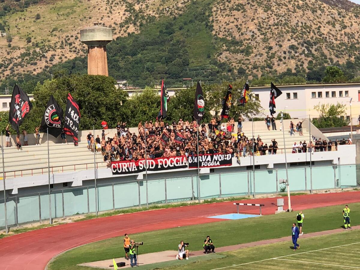 Cerignola-Foggia, ufficiale: vietata la trasferta ai tifosi rossoneri - Tifosi del Foggia. Fonte: risorgimentonocerino.com