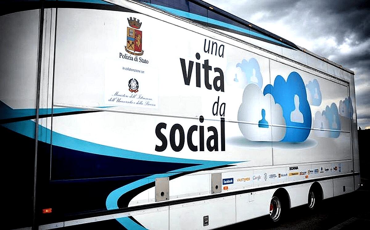 “Una vita da social” fa tappa a Foggia la campagna itinerante sul cyberbullismo - 