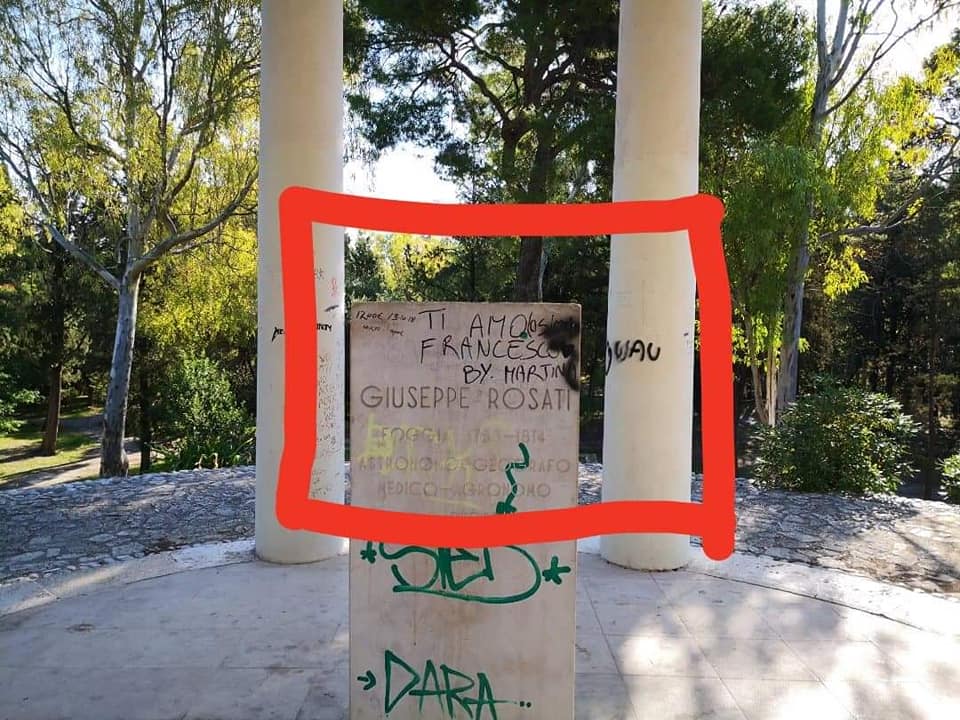 Foggia, Villa Comunale: il grande degrado tra panchine rotte e totale abbandono