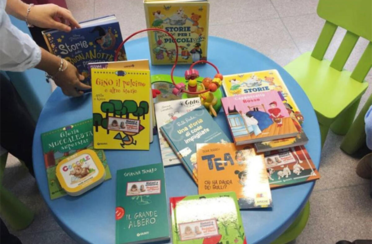 Bellissima iniziativa dell'Avis Foggia e della libreria "Giunti al Punto": un libro per il reparto pediatrico - 