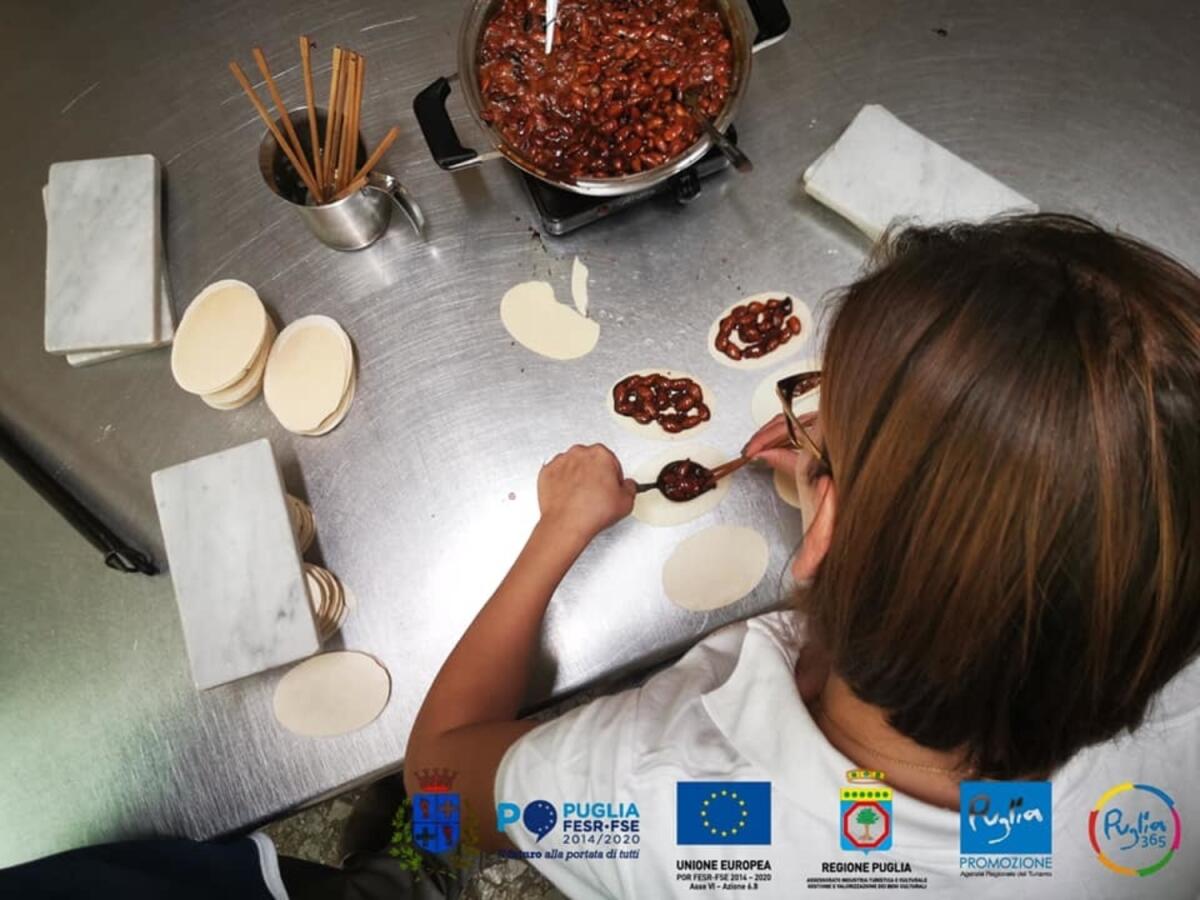 Blogger e giornalisti da tutta Italia preparano le ostie ripiene, il tradizionale dolce del Gargano - 