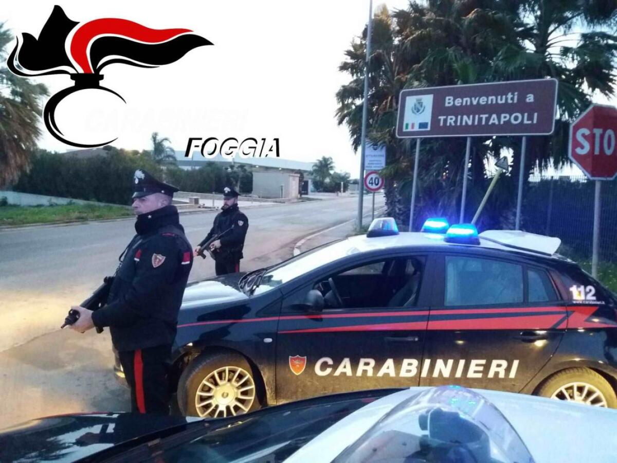 Lampeggiano per indicare agli automobilisti la presenza di un posto di blocco: multati dai Carabinieri - 