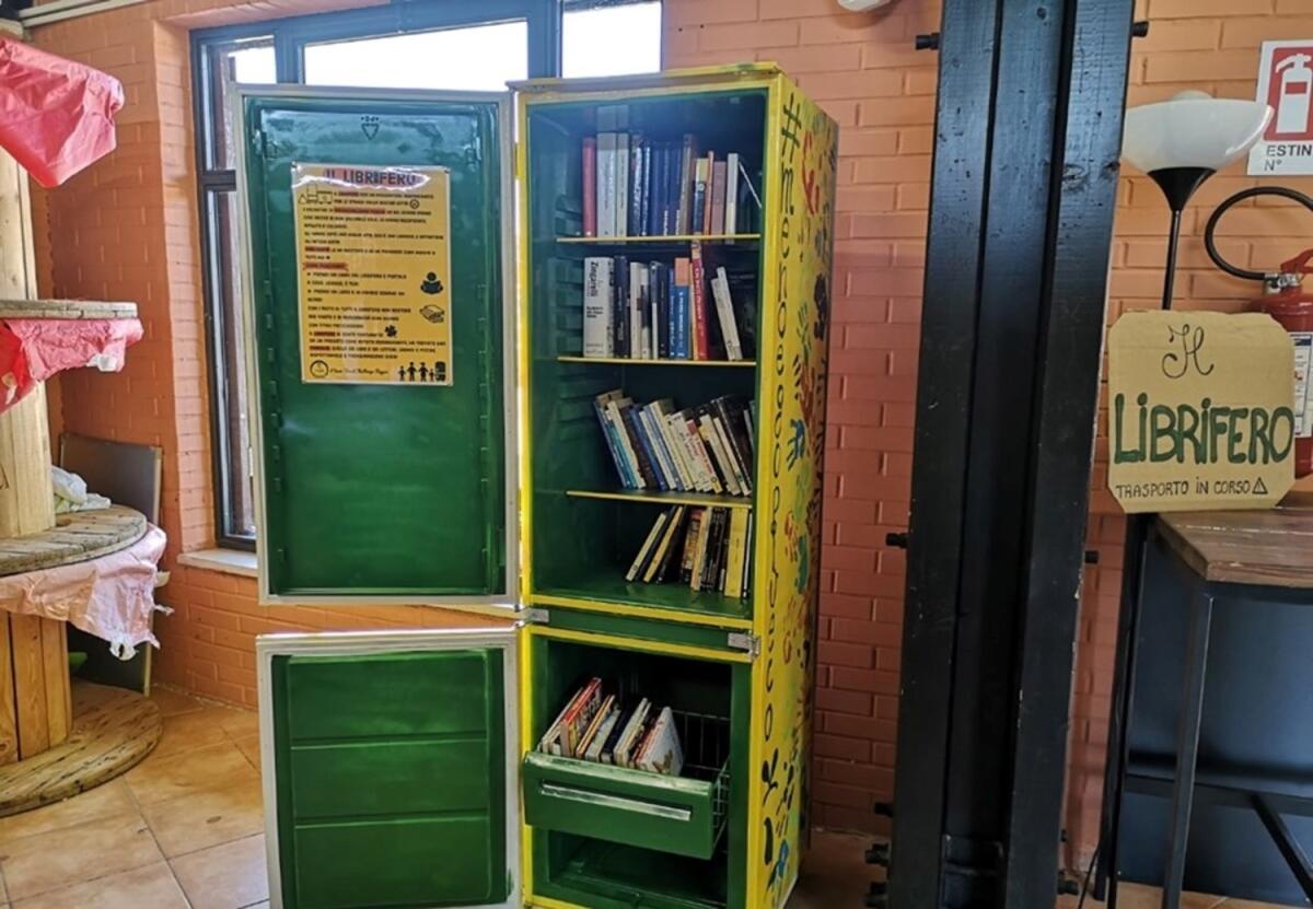 A Foggia un frigorifero abbandonato si trasforma in libreria: è nato il Librifero - 