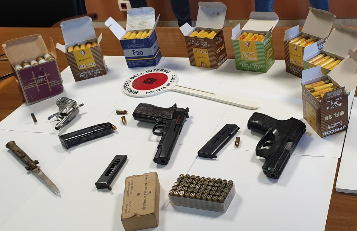 Foggia, nasconde nel box un vero arsenale: arrestato foggiano - 