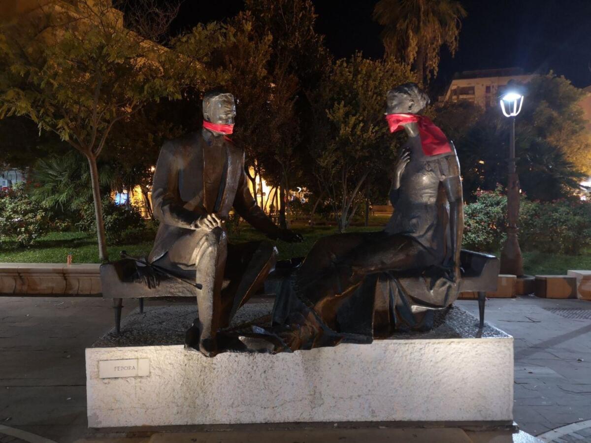 No alla censura, CasaPound imbavaglia le statue di Foggia e di altre città italiane - 