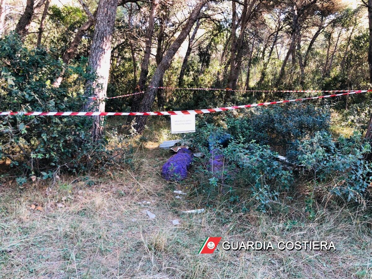 Discarica abusiva a Marina di Lesina: materassi, eternit e rifiuti speciali a due passi dal mare - 