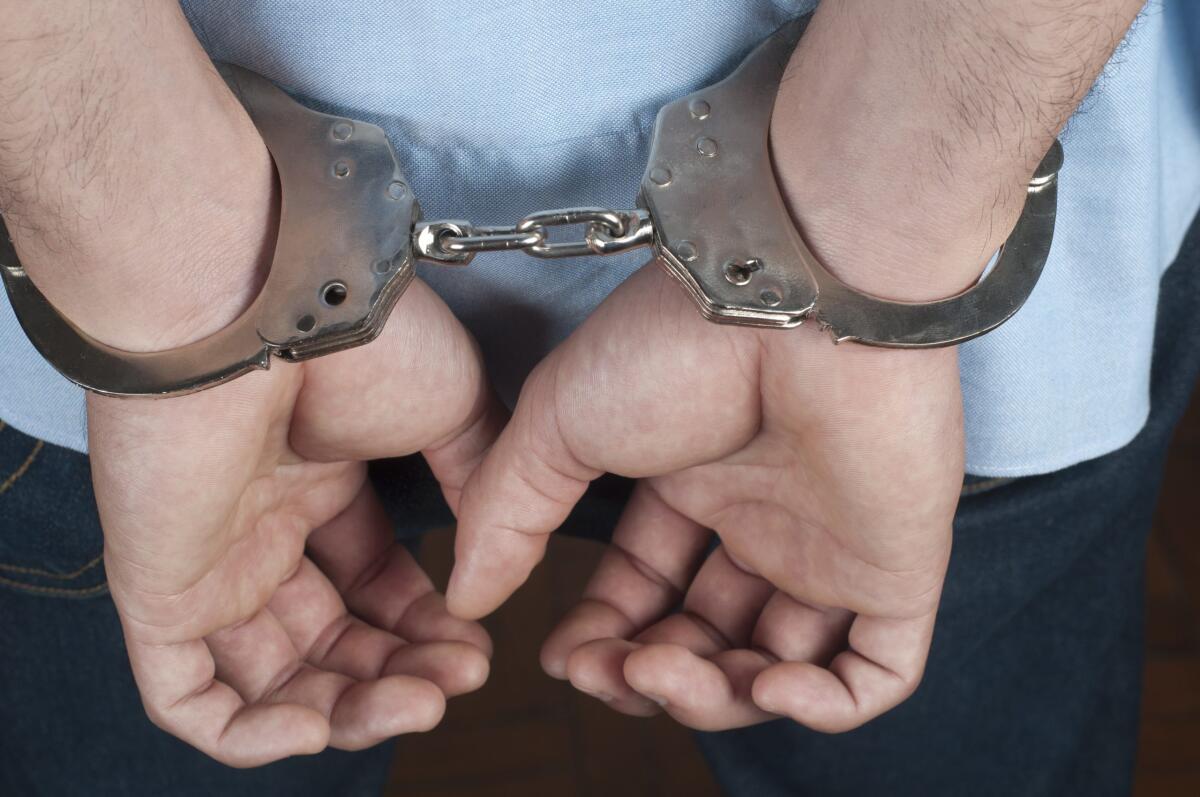 Canosa, arrestato pregiudicato: nascondeva la cocaina negli slip - 