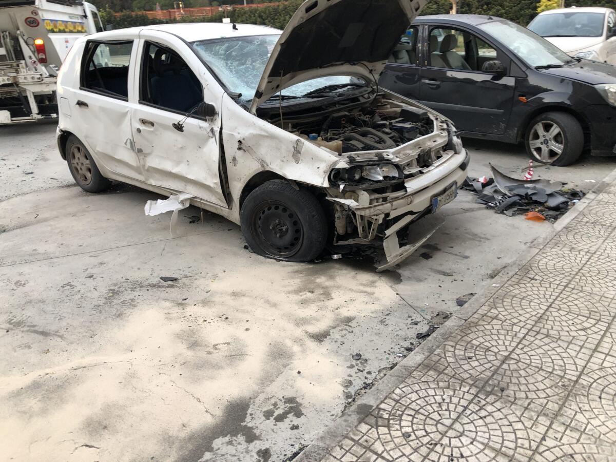 Bomba in via d'Aragona: le immagini - 