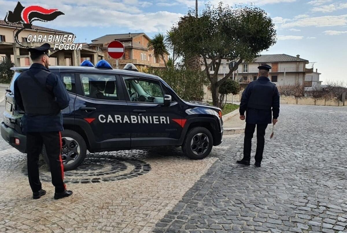 Botte e insulti ai genitori anziani e alla moglie: arrestato 47enne nel Foggiano - 
