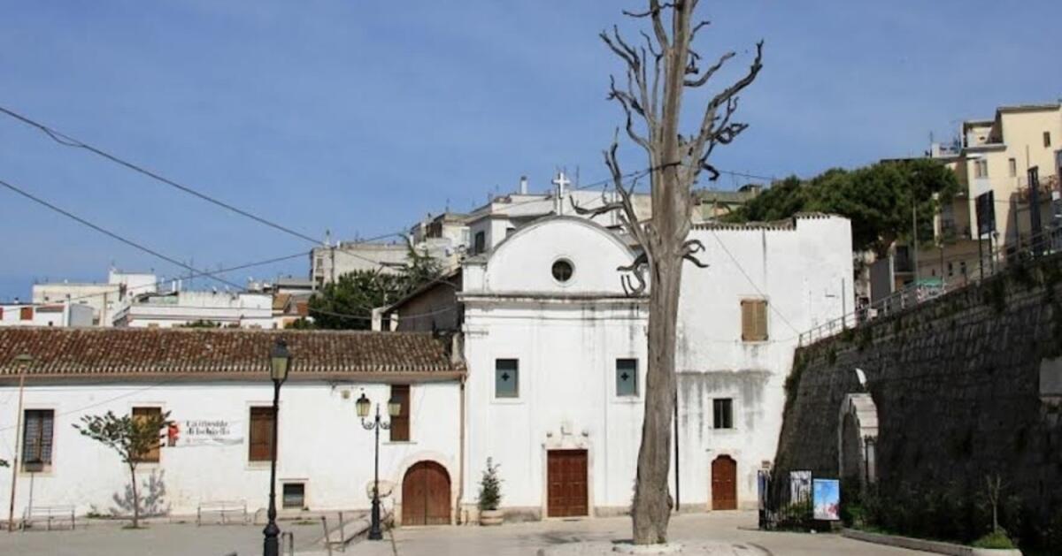 Ischitella e la leggenda dell'albero capovolto di San Francesco - 