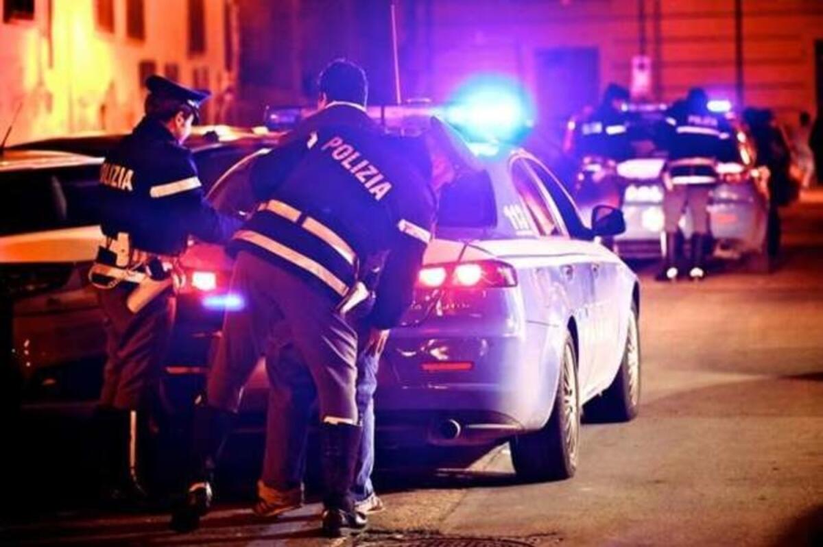Foggia, ubriaco insegue automobilista per le vie della città: voleva una sigaretta - 