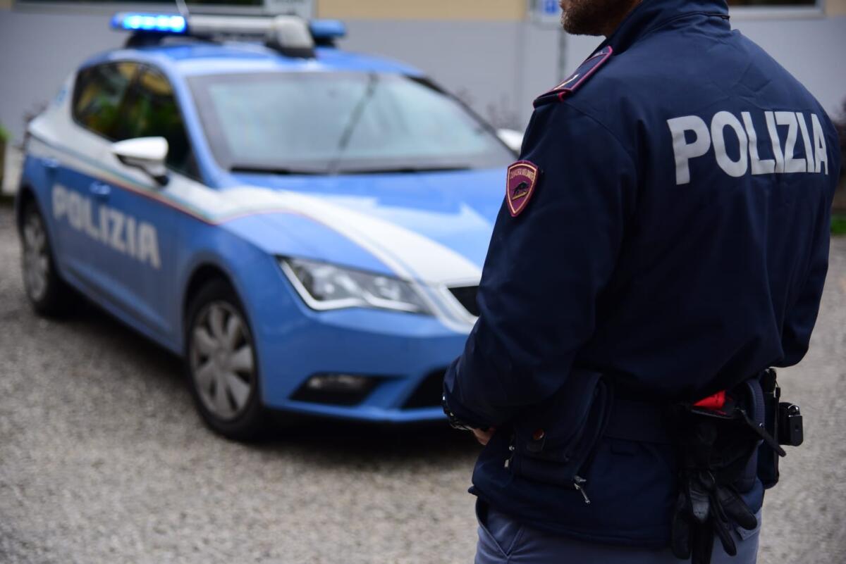Orribile show a San Severo, bulgaro si masturba su una panchina in Piazza Padre Pio - 