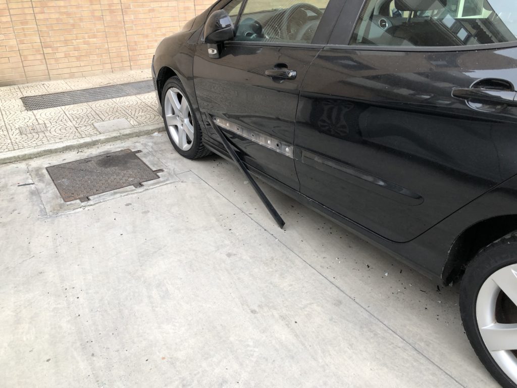 Bomba in via d'Aragona: le immagini