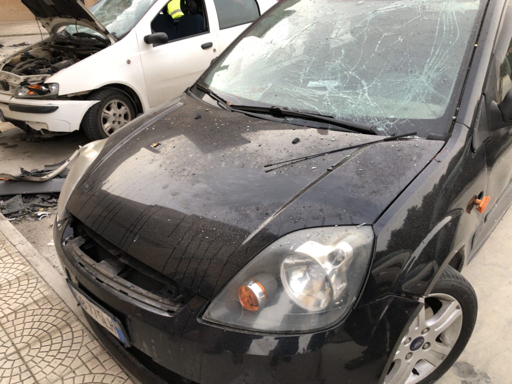 Bomba in via d'Aragona: le immagini