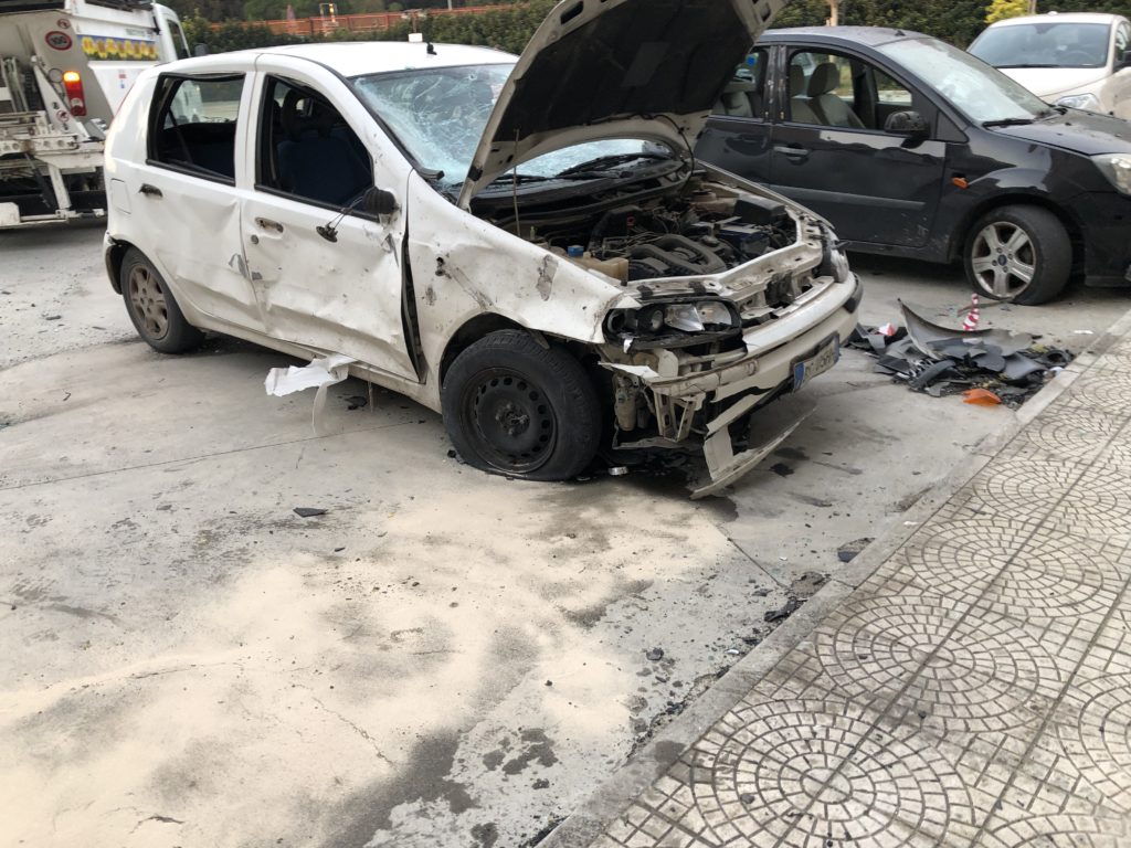 Bomba in via d'Aragona: le immagini