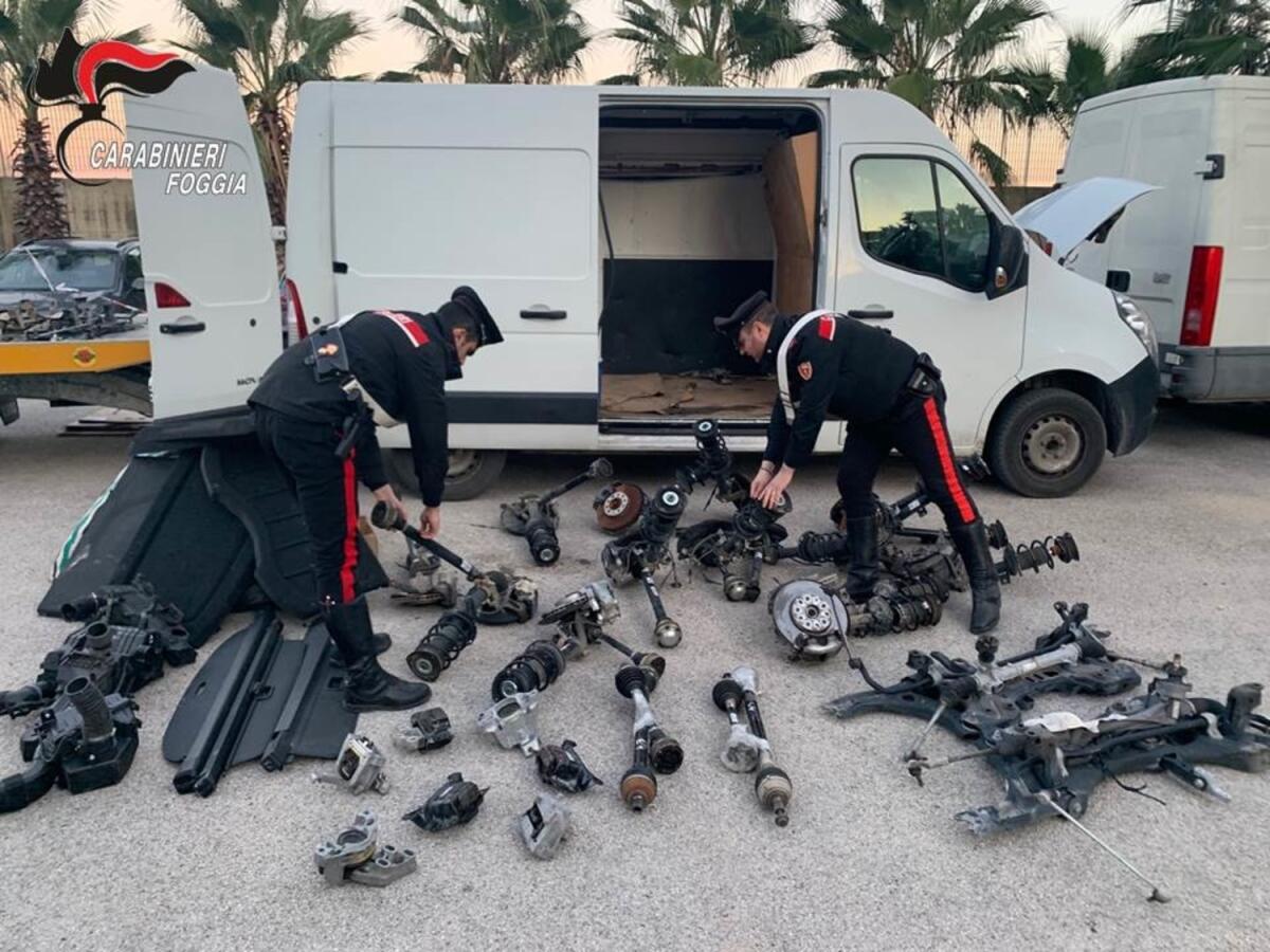 Cerignola, pezzi di ricambio di dubbia provenienza: denunciati due polacchi - 