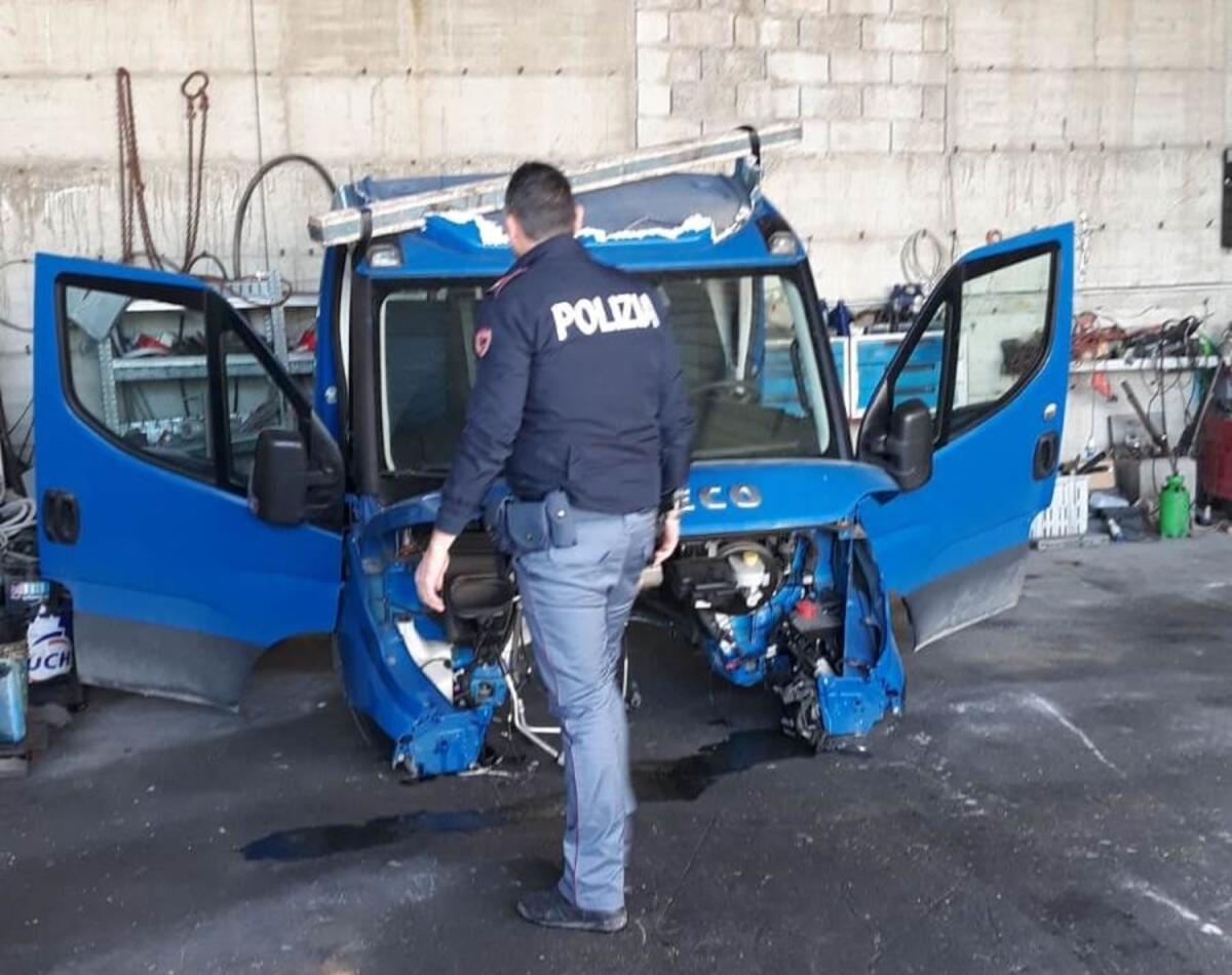 Cerignola, ricettazione e riciclaggio di auto: tre arresti e una denuncia - 