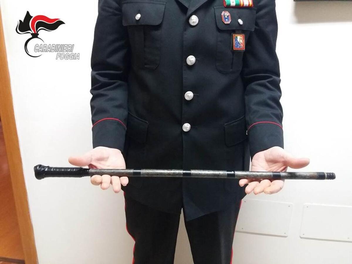 Fermato per un controllo, minaccia i Carabinieri con una mazza: arrestato - 