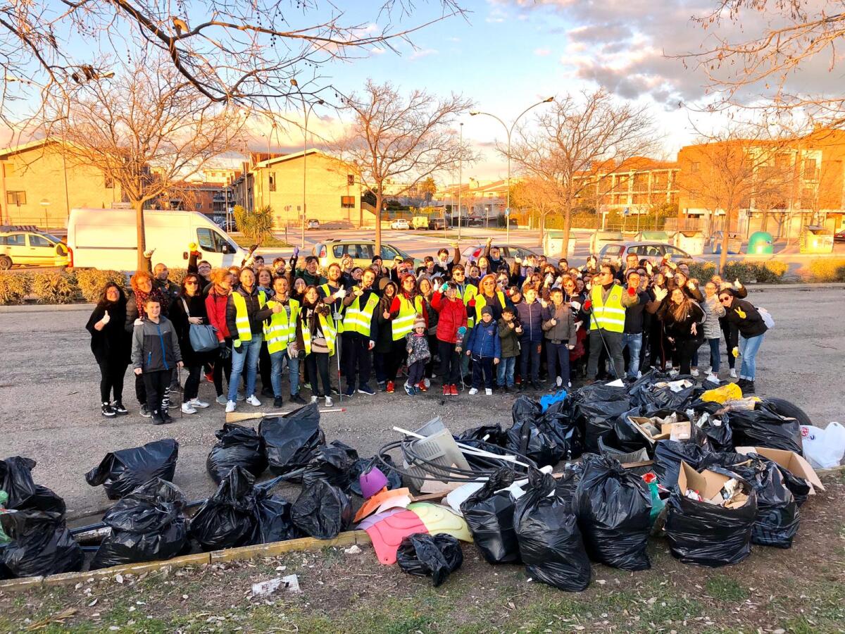 Foggia, i volontari di TrashChallenge hanno ripulito Rione Biccari: "Non ci fermiamo" - 