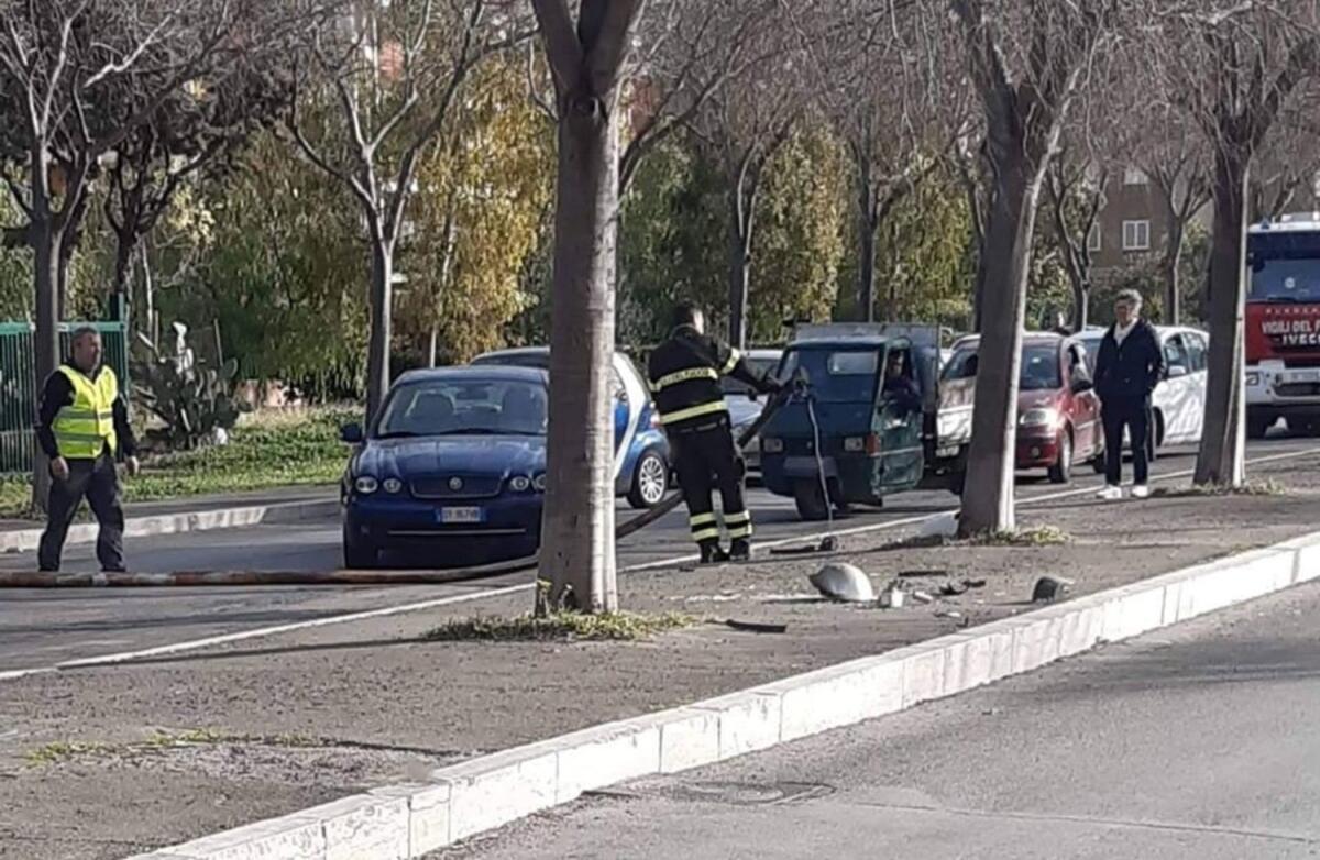 Il vento fa ancora danni a Foggia: cade l'ennesimo palo della luce in città - Crediti Foto: Voce di Foggia