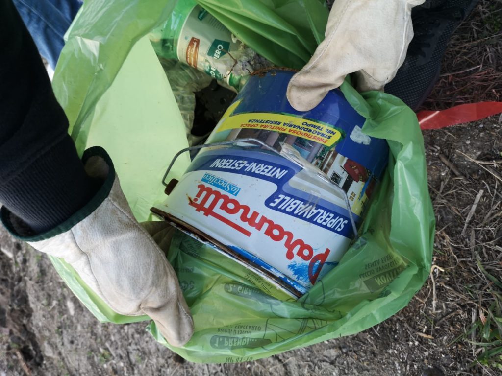 Foggia, i volontari di TrashChallenge hanno ripulito Rione Biccari: "Non ci fermiamo"