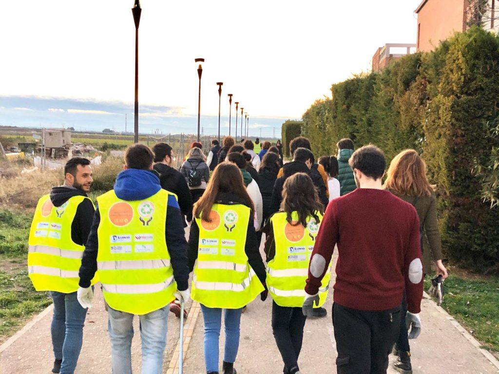 Foggia, i volontari di TrashChallenge hanno ripulito Rione Biccari: "Non ci fermiamo"