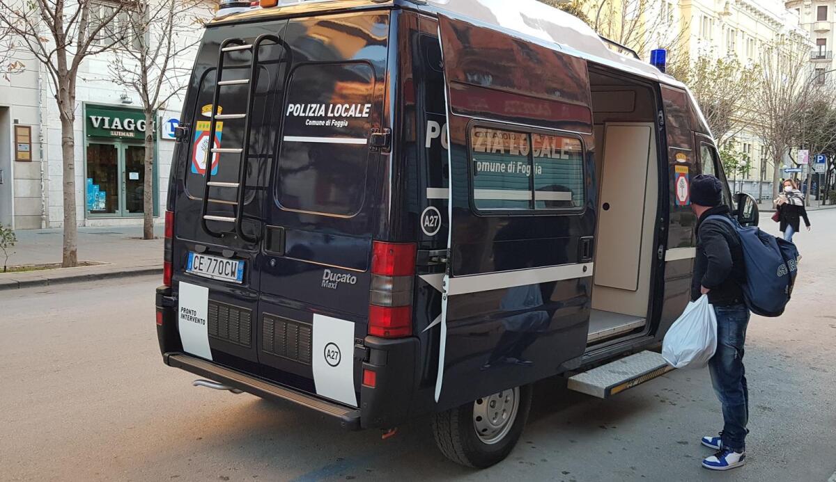 Foggia, c'è chi resta a casa e chi se ne infischia dei divieti - 